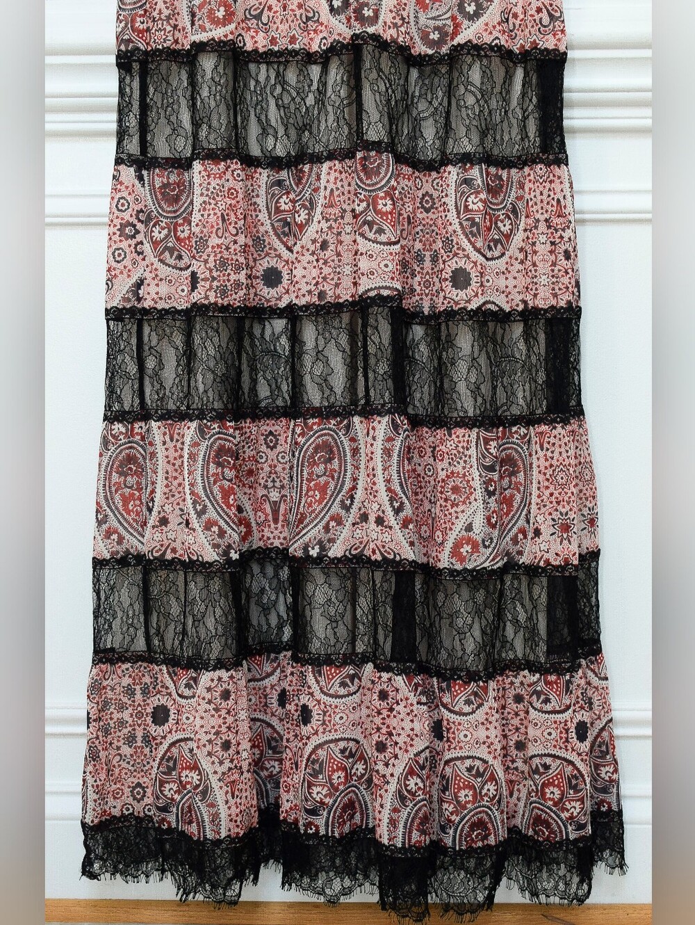 Alice + Olivia Daren Floral Paisley Maxi Dress Tiered Lace Red Black Sz 0 Boho - Picture 8 of 16